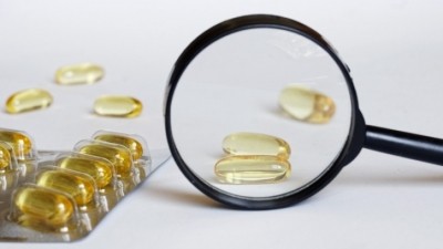 A pack of fish oil capsules and the magnifying glass. © Getty Images 